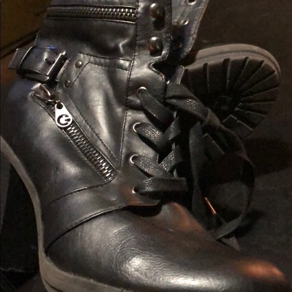Flash sale Guess super cool boots for cute girls - Picture 2 of 7